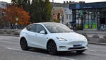 Das Tesla Model Y ist ein batterieelektrisch angetriebenes SUV-Coup� des US-amerikanischen Herstellers Tesla.