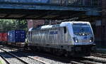 METRANS Rail s.r.o., Praha [CZ] mit der geleasten Akiem Lok '187 014' [NVR-Nummer: 91 80 6187 014-6 D-AKIEM] und einem Containerzug Richtung Hamburger Hafen am 23.06.26 H�he Bahnhof Hamburg-Harburg.
