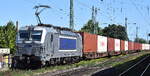 METRANS a.s., Praha [CZ]  mit ihrer Vectron '383 420-7' [NVR-Nummer: 91 54 7383 420-7 CZ-MT] und ein Containerzug am 12.08.26 H�he Bahnhof Magdeburg-Neustadt.